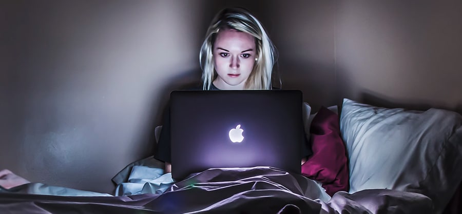 how online therapy works - woman on laptop